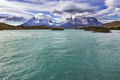 Torres del  Paine εθνικό πάρκο, ίσως μια από τις συμπαθητικότερες θέσεις στη γη Εδώ μπορούμε να δούμε το ` Cuernos del Paine ` στοκ εικόνες Torres del  Paine εθνικό πάρκο, ίσως μια από τις συμπαθητικότερες θέσεις στη γη Εδώ μπορούμε να δούμε το ` Cuernos del Paine ` στοκ εικόνες